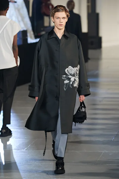 Look 4